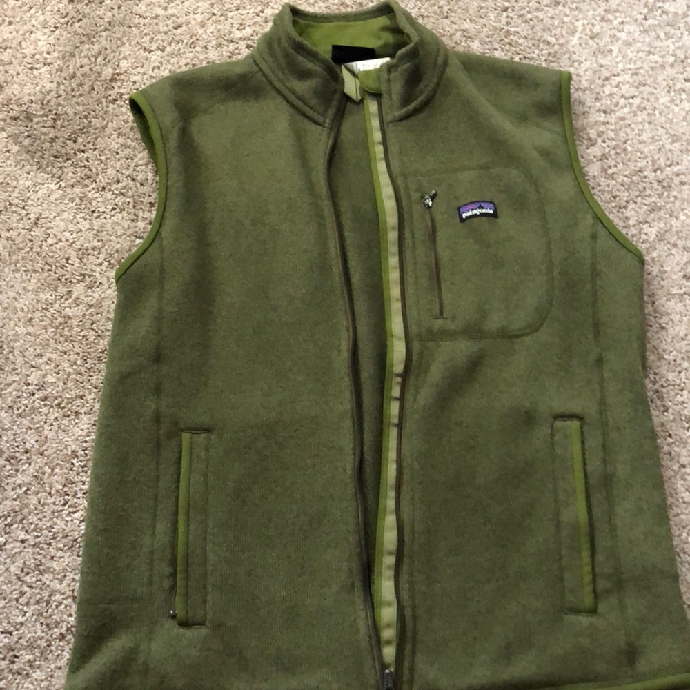 Men’s Patagonia sweater full zip vest. Good used condition large